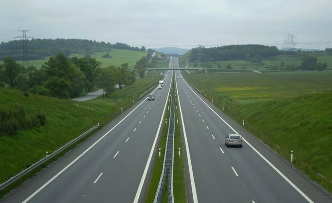 Dan Ťok: Letos opravíme více než 600 km státních silnic a připravujeme k zahájení 140 km dálnic