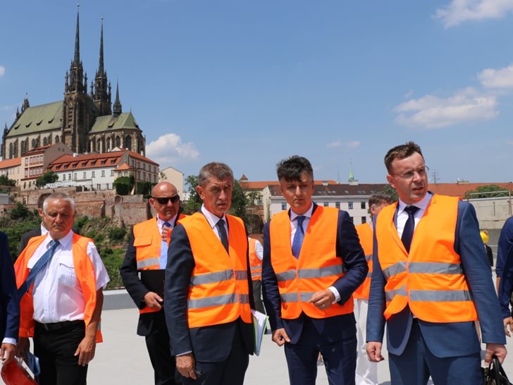 Premiér s ministry na Moravě: Prodloužíme Baťův kanál a dokončíme obchvat Otrokovic