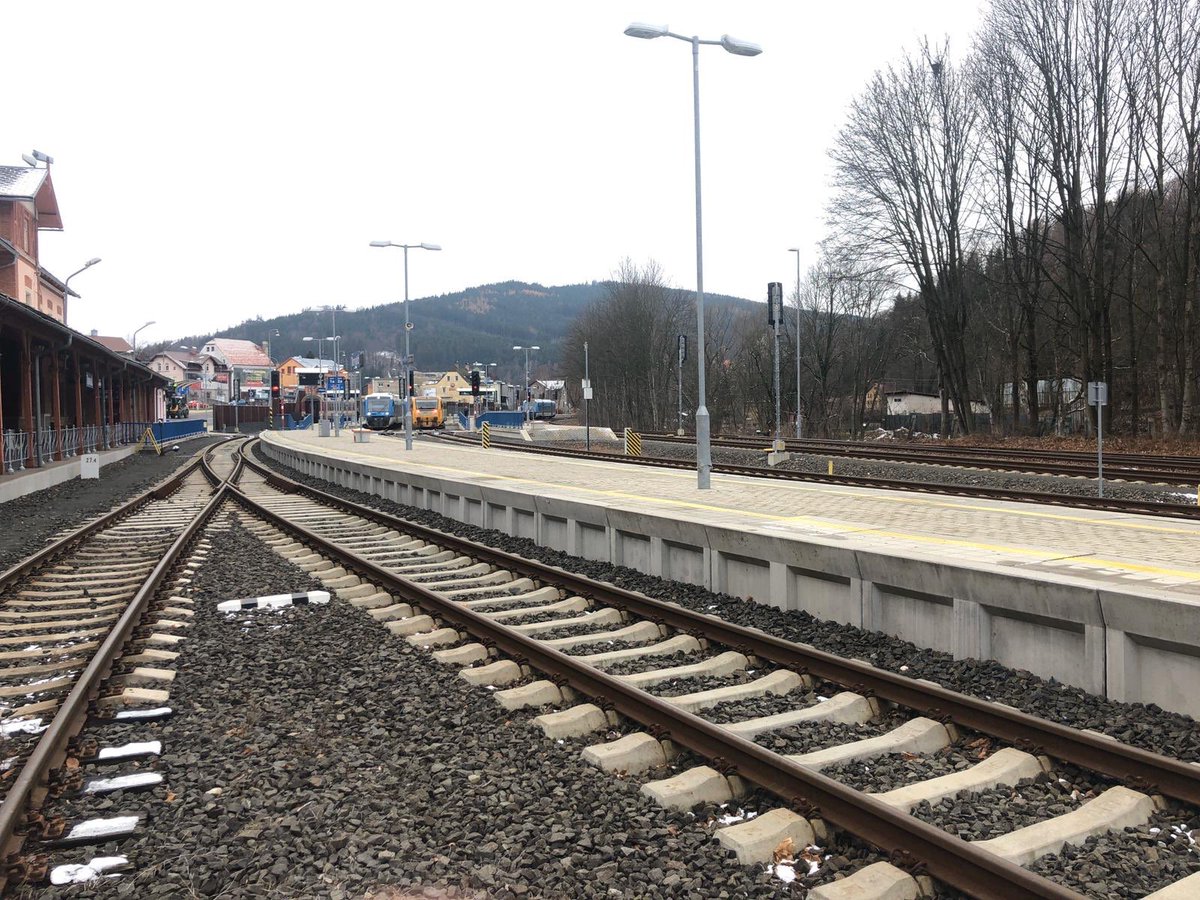 Vlaky se vrátily na opravenou trať Železný Brod – Tanvald 