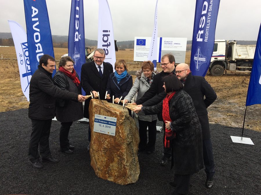 Stavba silnice I/21 mezi Trstěnicemi a Drmoulem byla zahájena, řidičům se otevře v březnu 2020
