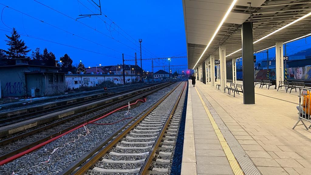 Již v příštím roce se cestující dočkají plně zmodernizované trati mezi Smíchovem a Černošicemi