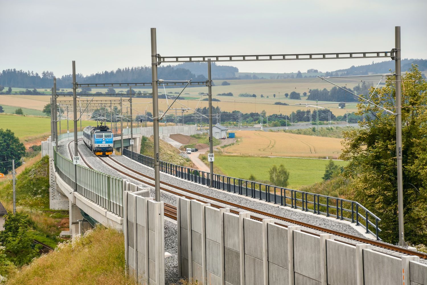 Na jihu Čech se zprovoznil další nový úsek IV. železničního koridoru mezi Doubím a Soběslaví