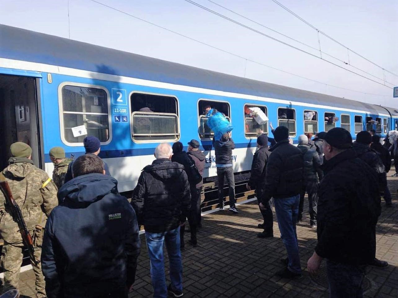 Free trains for Ukrainians help hundreds of people every day
