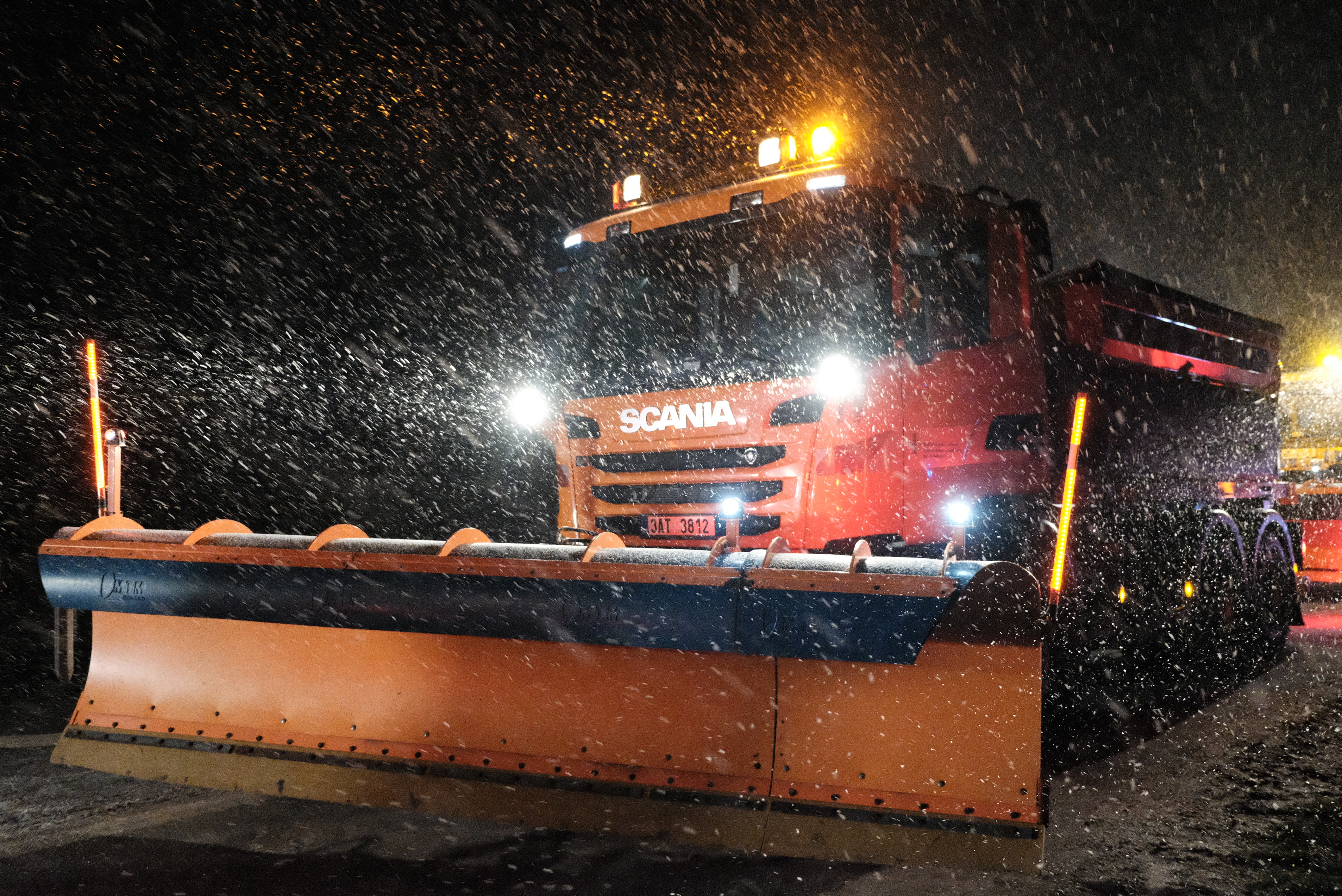 ŘSD letos vyšle do boje se zimou 201 sypačů a 662 řidičů. Připravena je sůl i dispečeři
