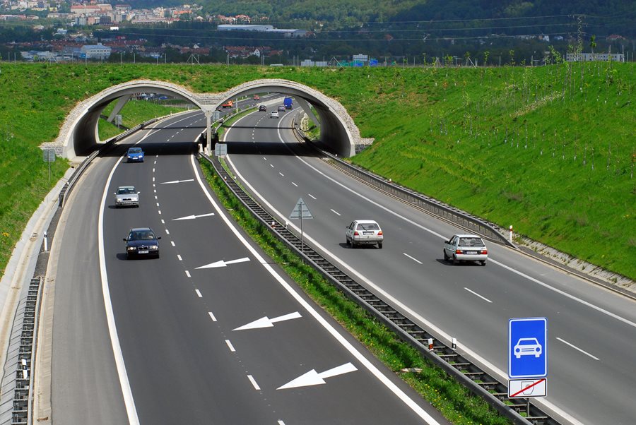 Za odcházející vládou zůstává 180 km hotových dálnic a silnic I. tříd, dalších 123 km je ve výstavbě