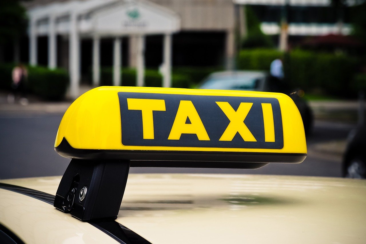 Z nastavení rovných podmínek pro taxislužbu ministerstvo necouvá, jak tvrdí MF DNES