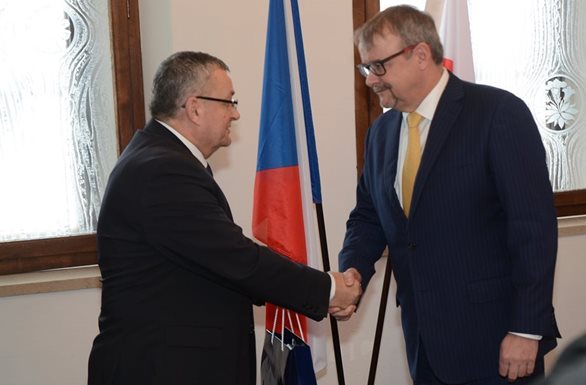 Construction of a motorway connection between the Czech Republic and Poland continues, the ministers confirmed the future connection of D11 and S3 with their signatures 